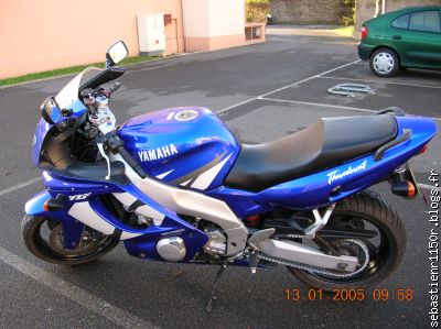 voici mon ancienne moto une 600 yamaha thundercat de janvier 2003